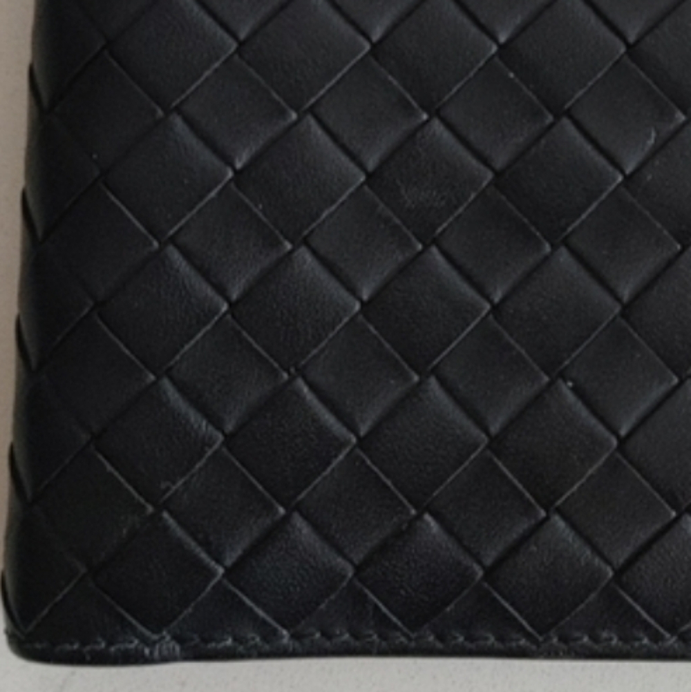 Bottega Veneta Black Leather Intrecciato Bi-Fold Wallet - Picture 15 of 16